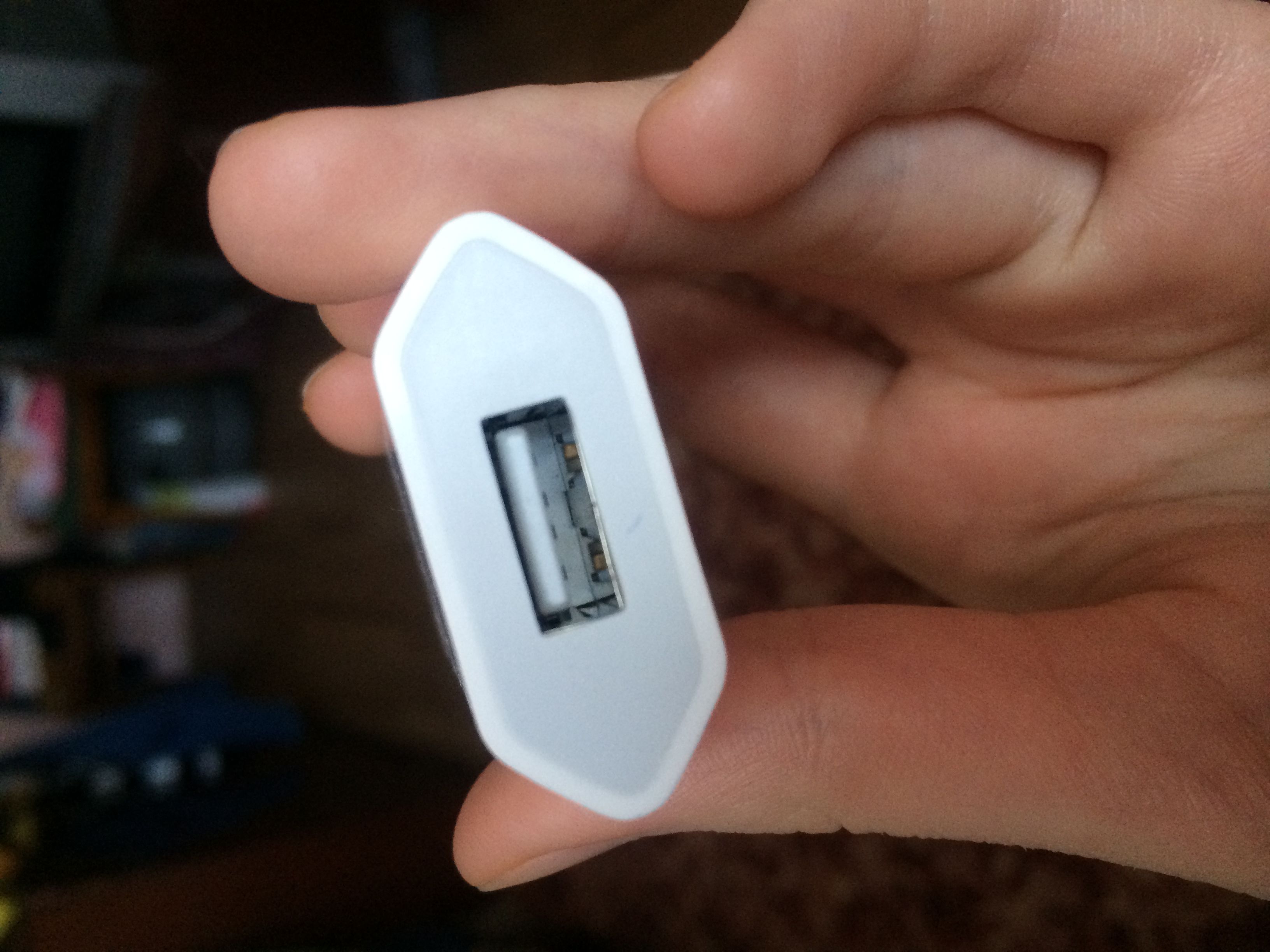 Поддельное (скорее всего) зарядное устройство Apple USB Power Adapter