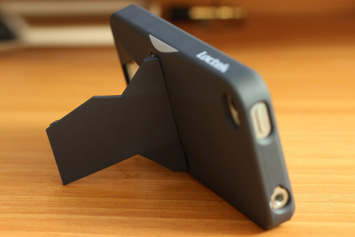 Чехлол Loctek для iPhone 4 и 4S. Чехлол Loctek для iPhone 4 и 4S.