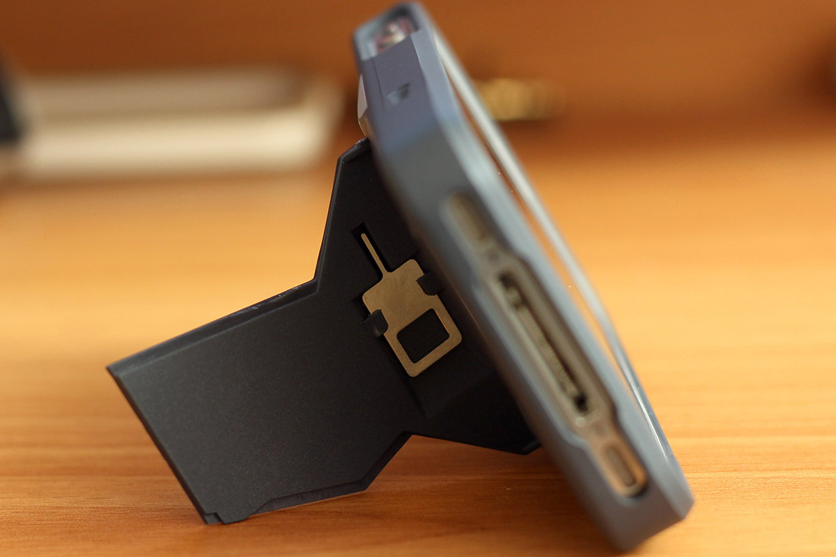 Чехлол Loctek для iPhone 4 и 4S. Чехлол Loctek для iPhone 4 и 4S.