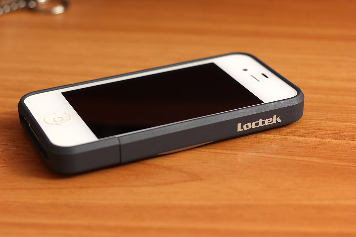 Чехлол Loctek для iPhone 4 и 4S. Чехлол Loctek для iPhone 4 и 4S.