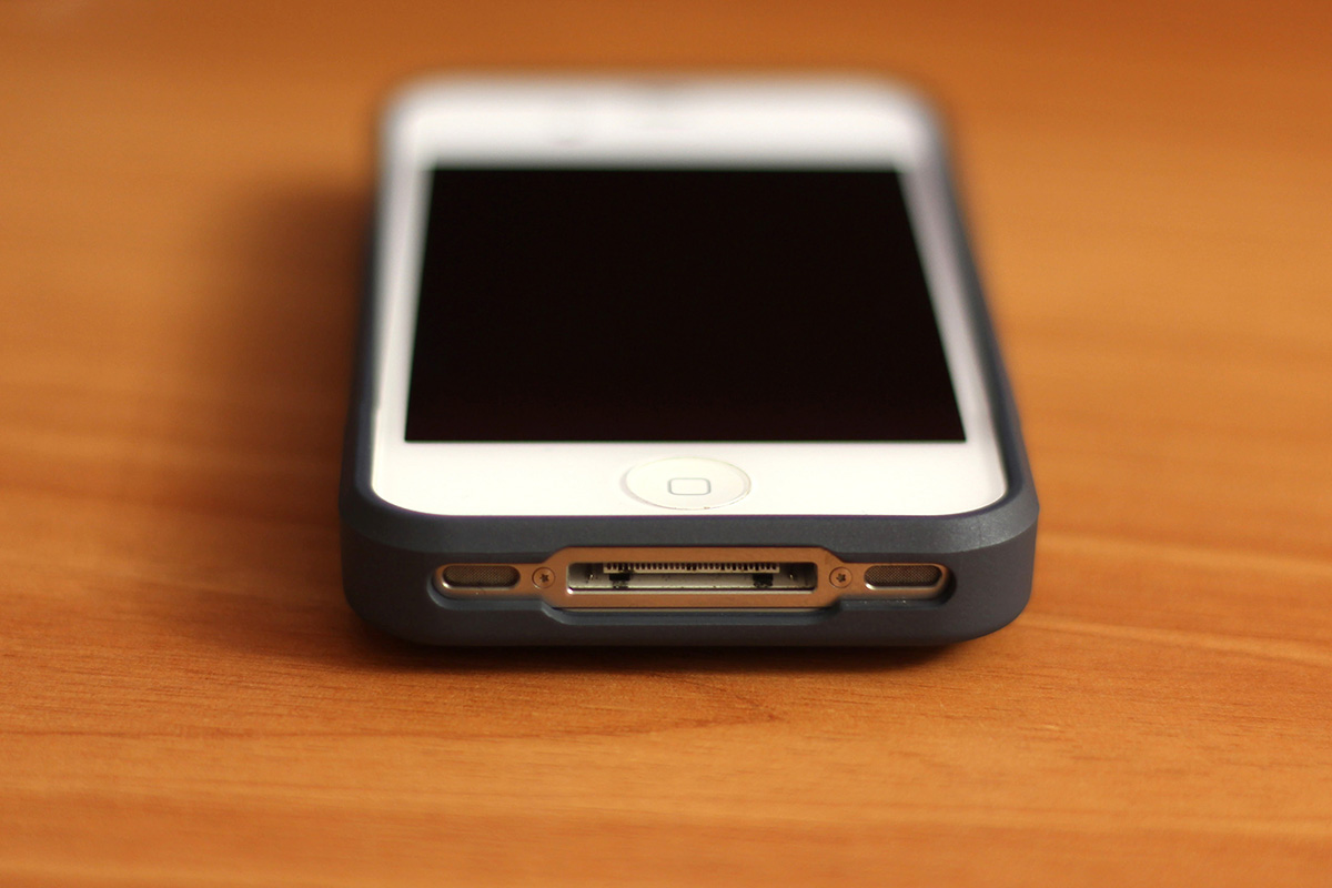 Чехлол Loctek для iPhone 4 и 4S. Чехлол Loctek для iPhone 4 и 4S.