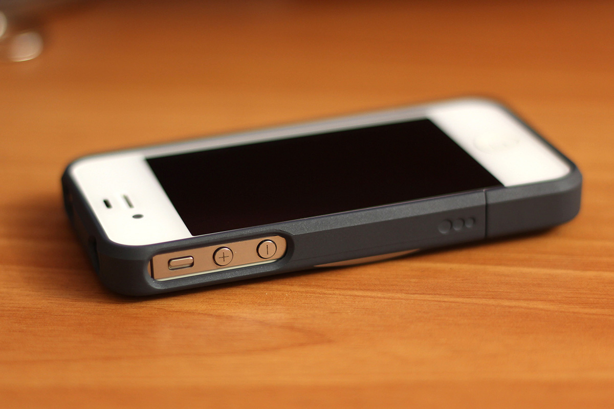 Чехлол Loctek для iPhone 4 и 4S. Чехлол Loctek для iPhone 4 и 4S.