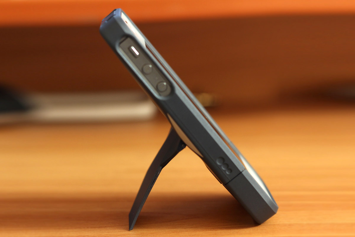 Чехлол Loctek для iPhone 4 и 4S. Чехлол Loctek для iPhone 4 и 4S.