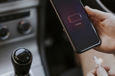 Apple iPhone battery charging
